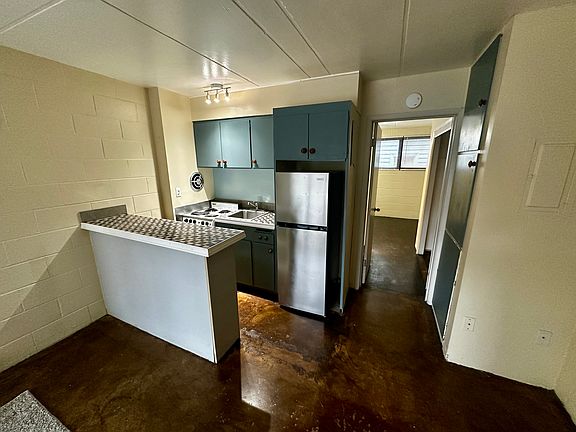 2nd image of 901 SW Saint Clair Ave #104