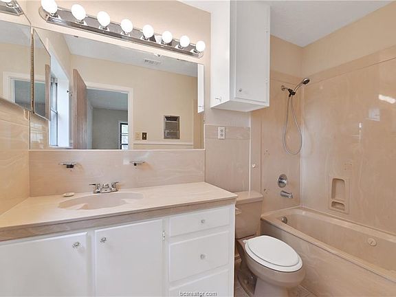 5th image of 1302 Skrivanek Dr