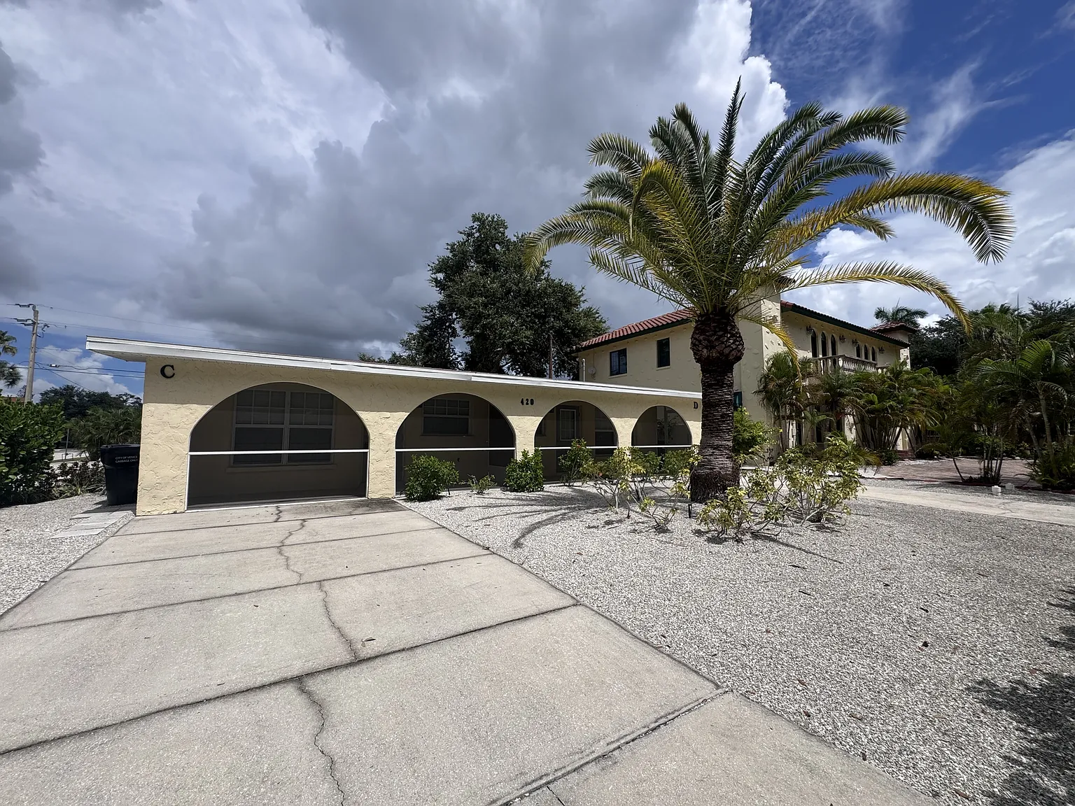 420 Palmetto Ct — Photo 2