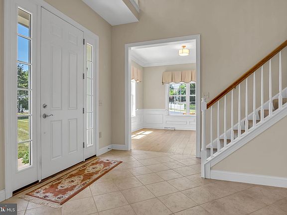 4th image of 427 Carmella Dr