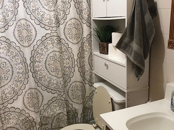 5th image of 740 N Wolcott Ave APT 1F