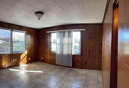 BEDROOM/OFFICE