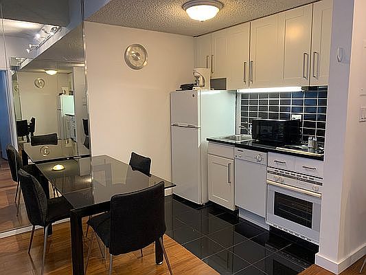 4th image of 150 W 51st St APT 1106