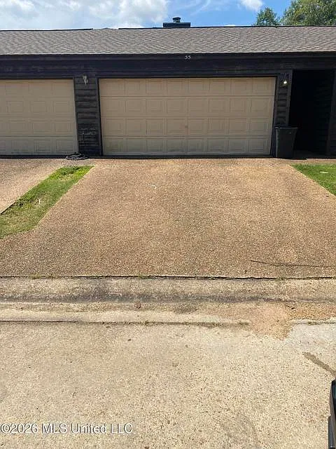 2 bed, 2.5 bath, 1308 sqft, $1,825 — Photo 2