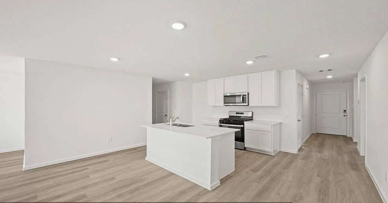 3 bed, 2.0 bath, 1328 sqft, $1,800 — Photo 2