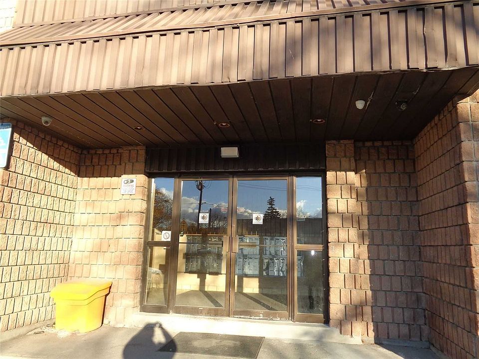 2nd image of 560 Bloor St E #306