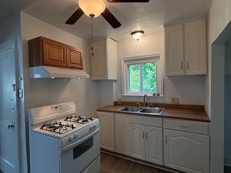 844 Lawton St — Photo 7
