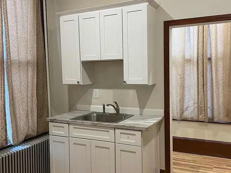 504 Locust St #1 — Photo 3