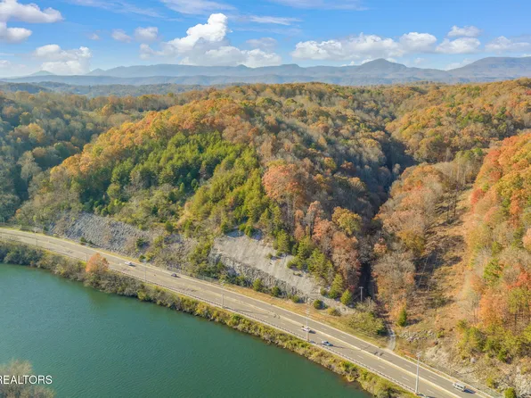 S Charles Seivers Blvd, Clinton, TN 37716