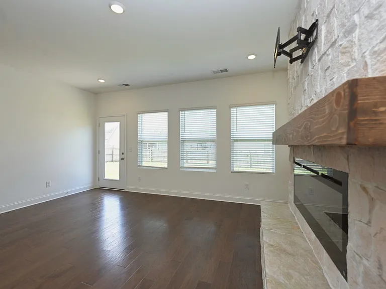 161 Crabourne Dr — Photo 27