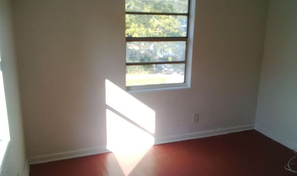 2nd image of 1583 Ella St