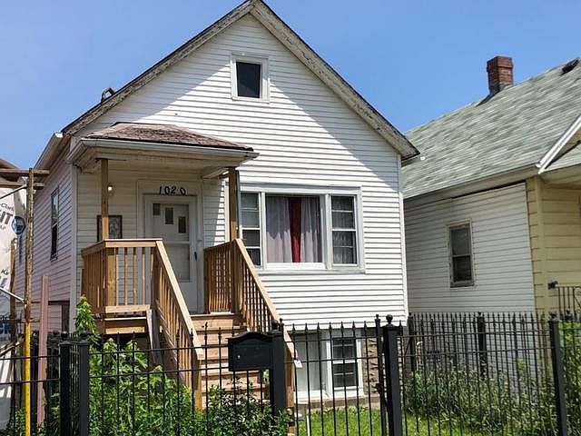 2nd image of 1020 W 47th Pl