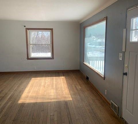 4th image of 11404 W Garfield Ave
