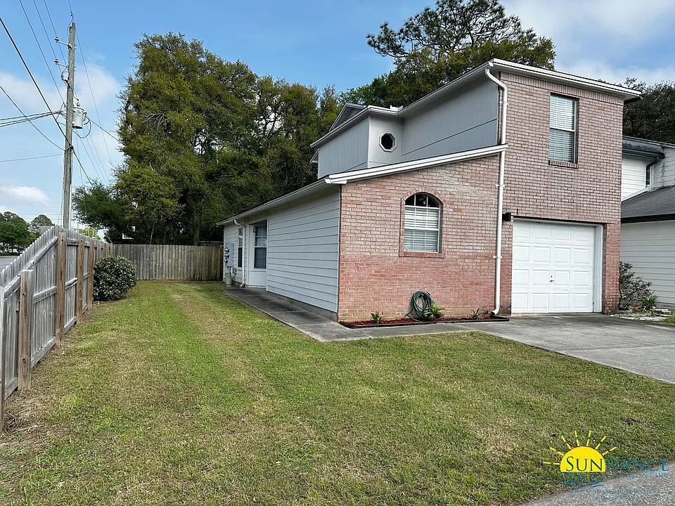 1810 Hurlburt Rd #1