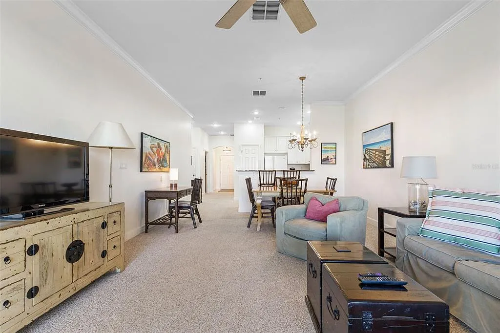 3 bed, 2.0 bath, 1344 sqft, $3,000 — Photo 4