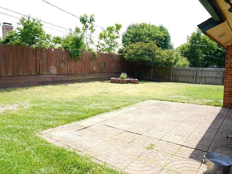 6304 Douglas Dr — Photo 20