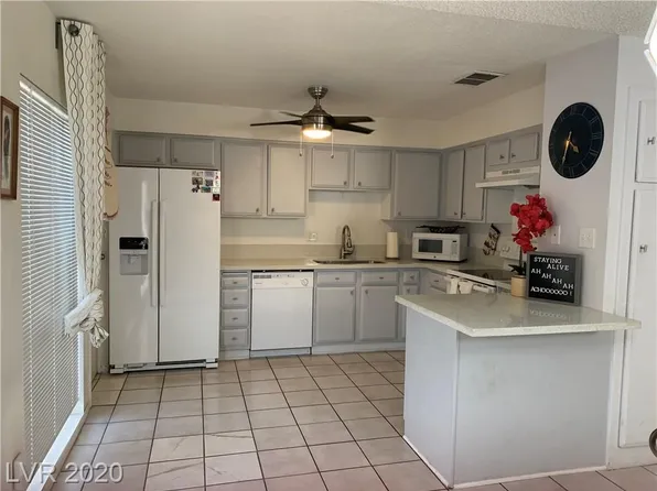 546 Oakbrook Ln, Las Vegas, NV 89169