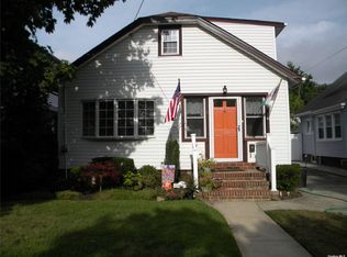 8 Lafayette Ave, Lynbrook, NY 11563