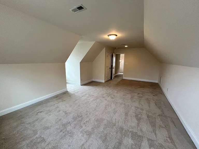 4901 Warwick Rd E — Photo 16