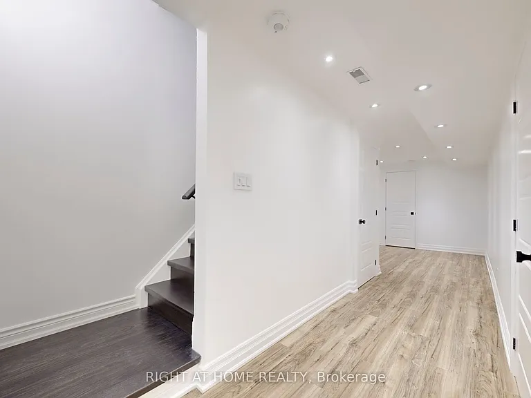 31 Lady Evelyn Cres — Photo 44