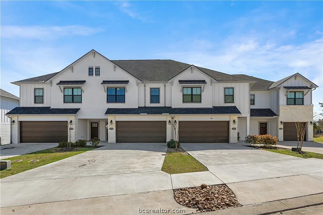4 bed, 4.5 bath, 1857 sqft, $2,900 — Photo 2