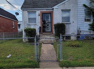 930 Pine Rd, Sharon Hill, PA 19079