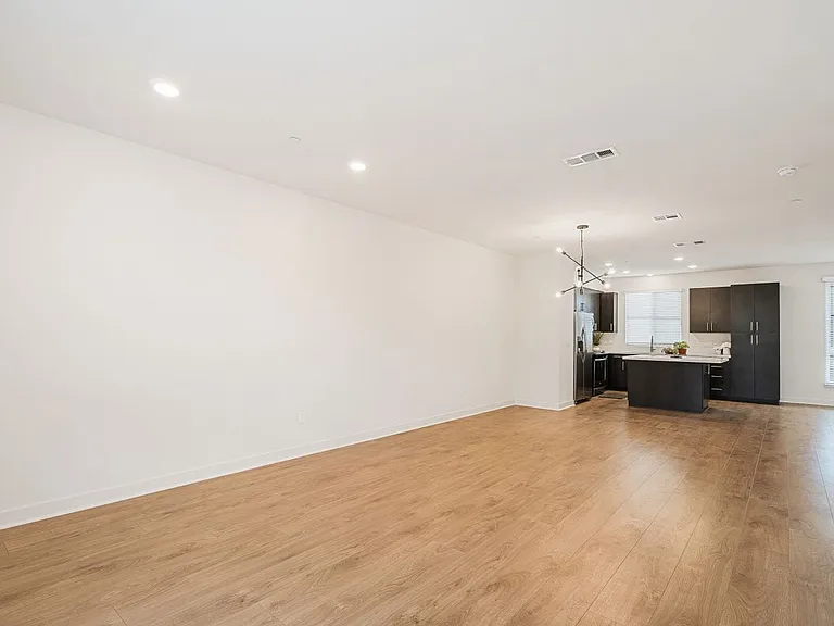 2700 E Chaucer St #14 — Photo 8