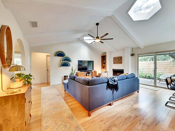 4th image of 6609 Woodcrest Dr