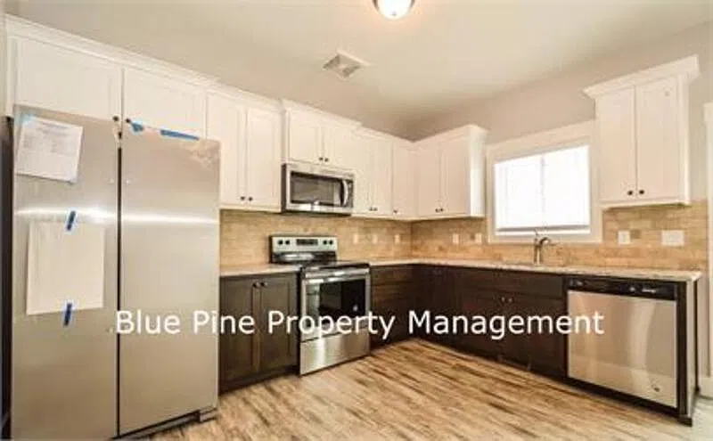 3 bed, 1.5 bath, 1142 sqft, $1,350 — Photo 2