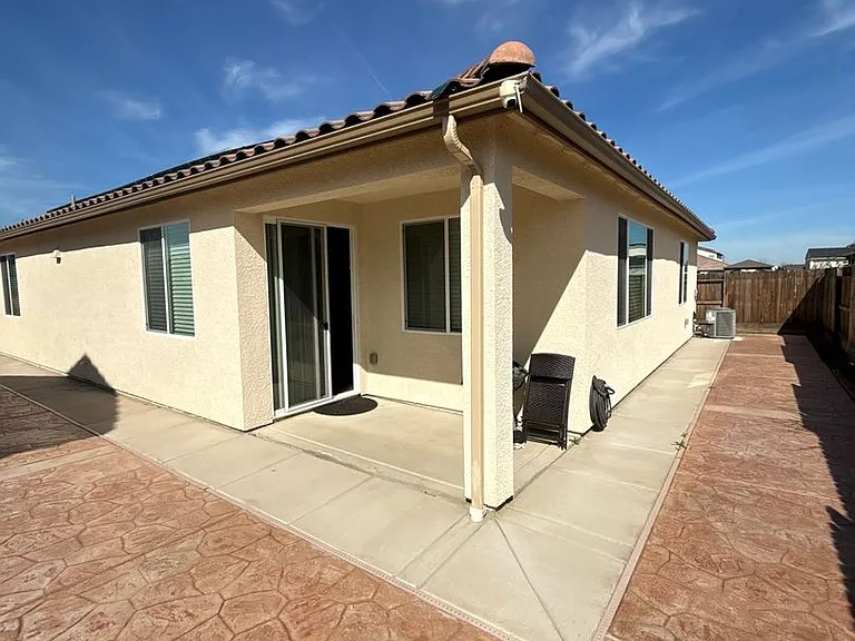 404 Manuel Ct — Photo 16