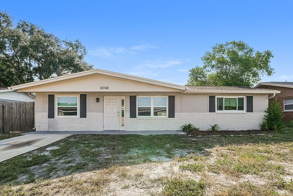 4 bed, 2.0 bath, 1380 sqft, $1,965 — Photo 1
