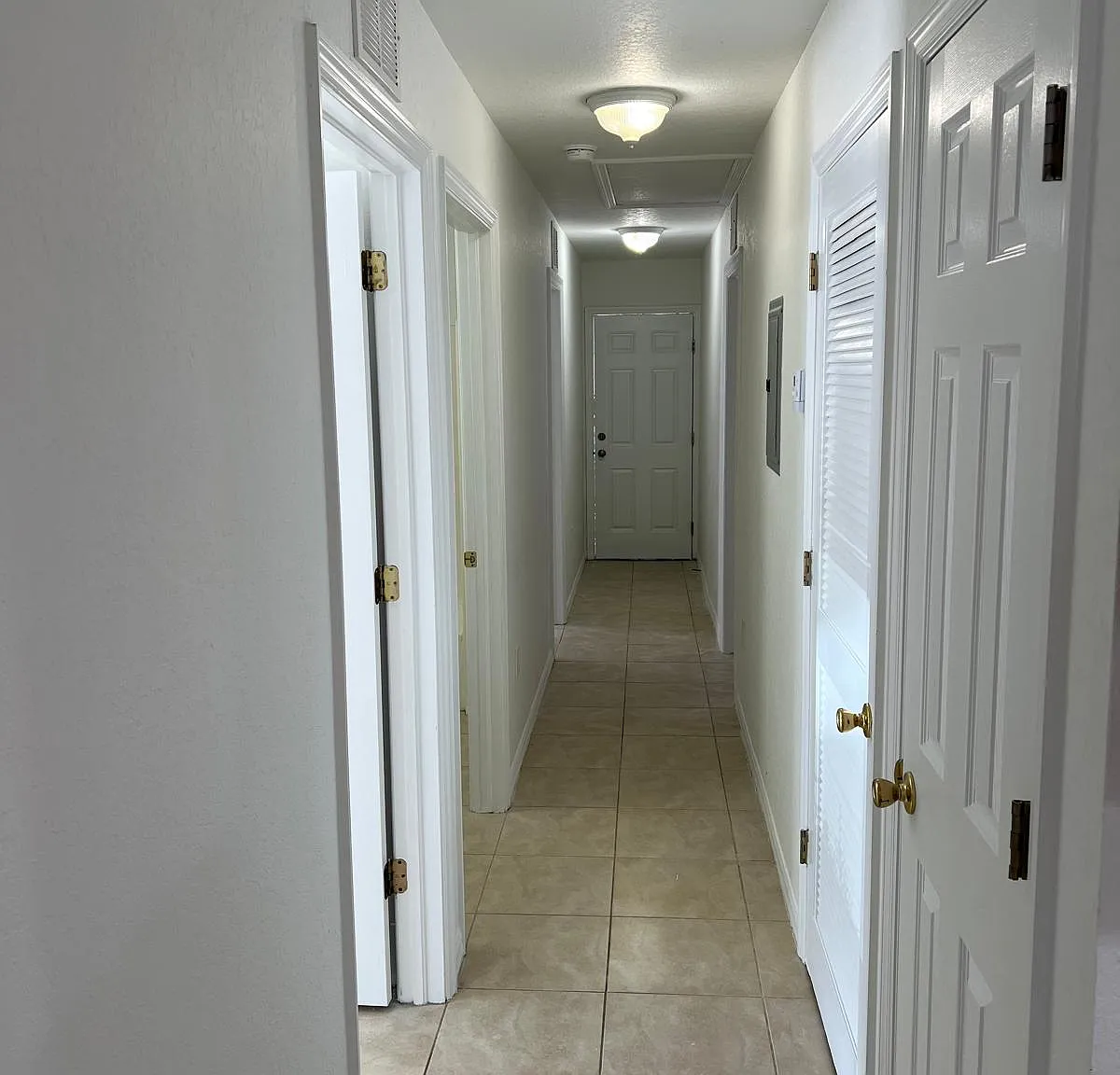 3 bed, 1200 sqft, $1,900 — Photo 1