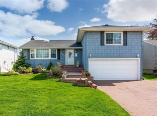 101 Norwood Rd, Massapequa, NY 11758