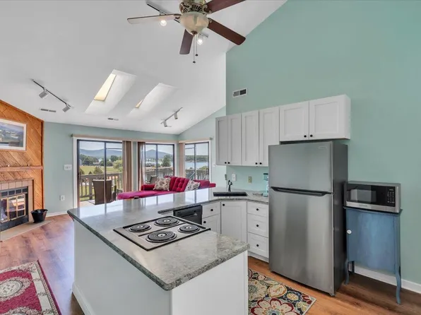 150 Sailors Cove Dr #1218, Moneta, VA 24121