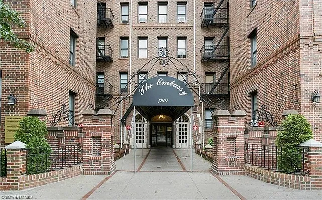 Sold by REMAX Elite | media 23