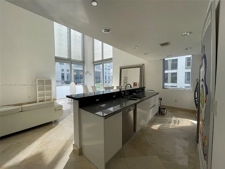 1060 Brickell Ave #613 — Photo 4