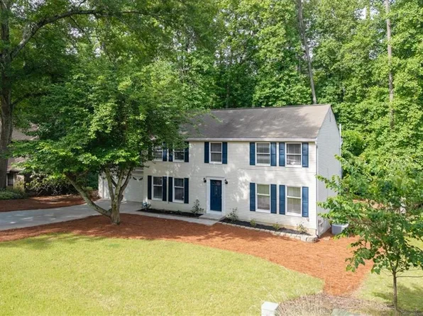 9470 Hillside Dr, Roswell, GA 30076