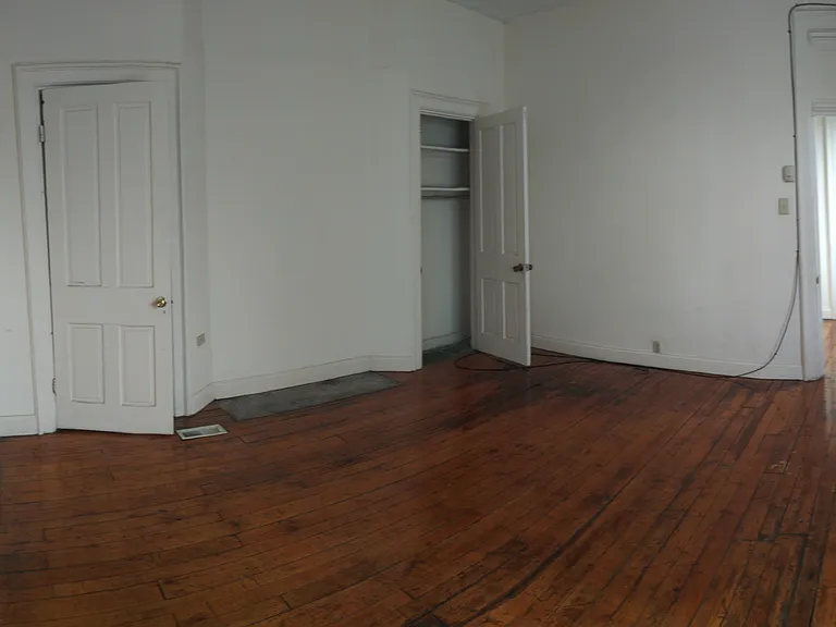 2305 Kenton St — Photo 7