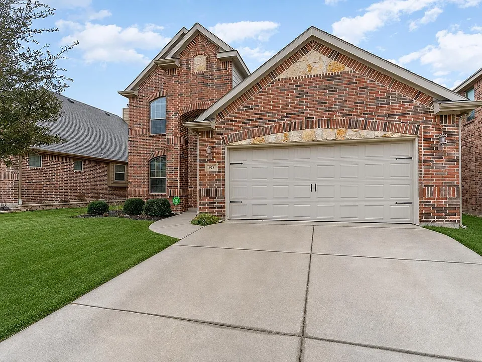 928 Albany Dr