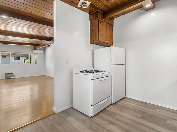 3rd image of 1011-1013 Winchester Ave #1013G