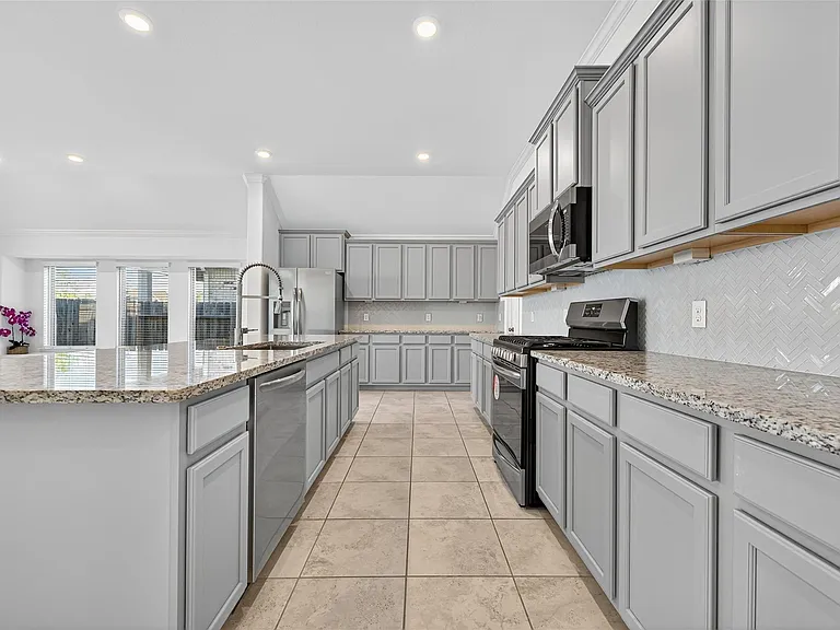 8831 Morning Glow Dr — Photo 6