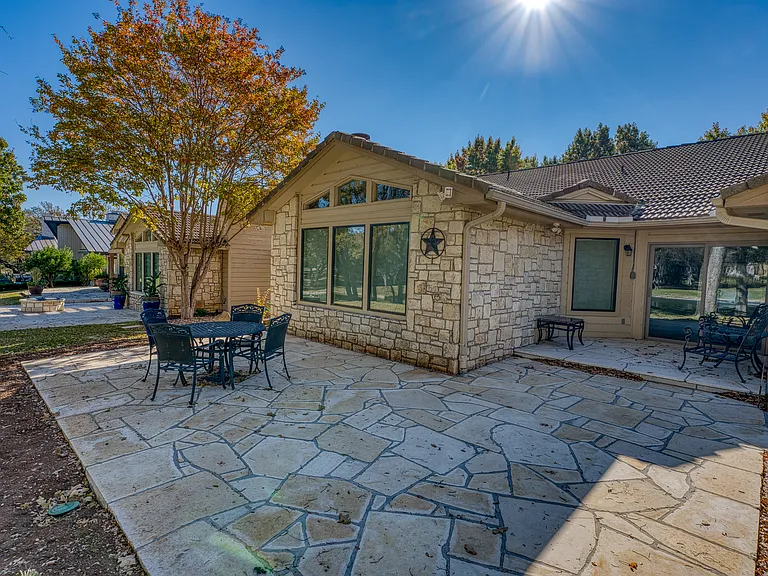 302 Fault Line Dr #B — Photo 2