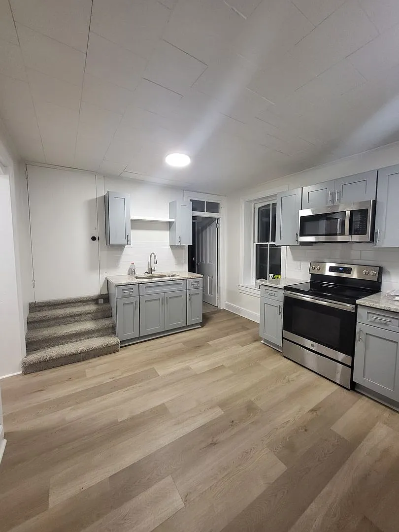 13 Manor Avenue — Photo 2