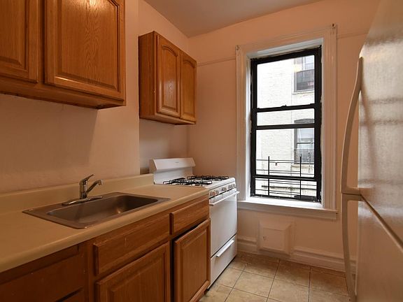 2nd image of 909 Avenue T APT B8