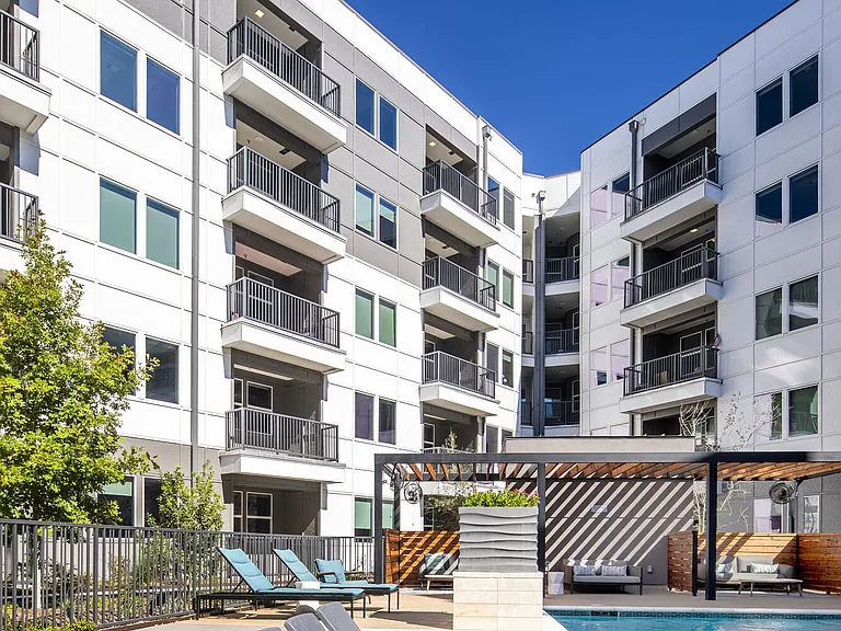 880 LYN — Photo 40
