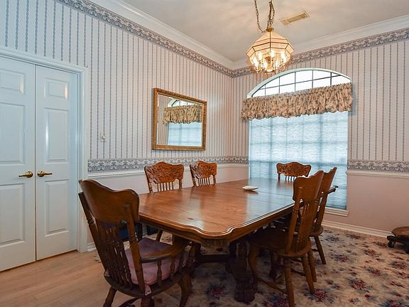 Dining area large enough to seat 8 comfortably.