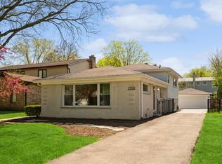 1950 McCraren Rd, Highland Park, IL 60035