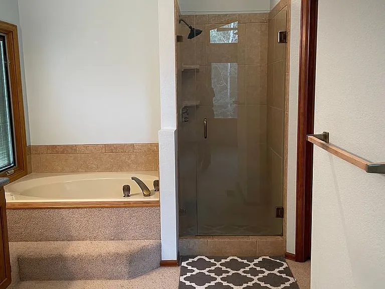 5045 Broadmoor Bluffs Dr — Photo 7