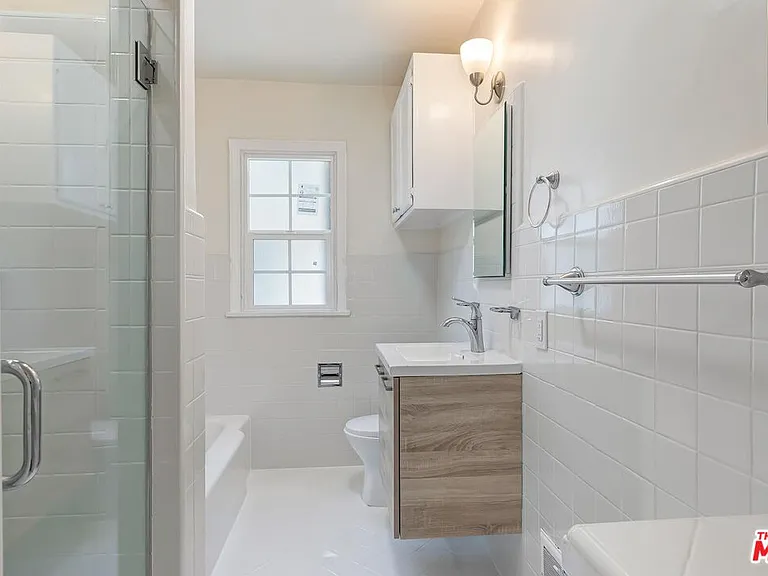405 1/2 Shirley Pl — Photo 10