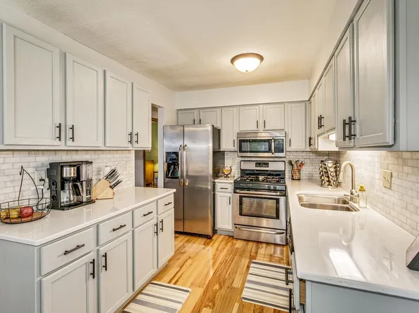 3948 Orchid Ln N, Plymouth, MN 55446